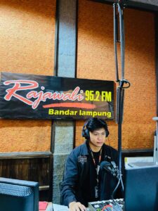 KKN Tematik Membuka Jalan Alumni KPI Menjadi Penyiar Radio Profesional